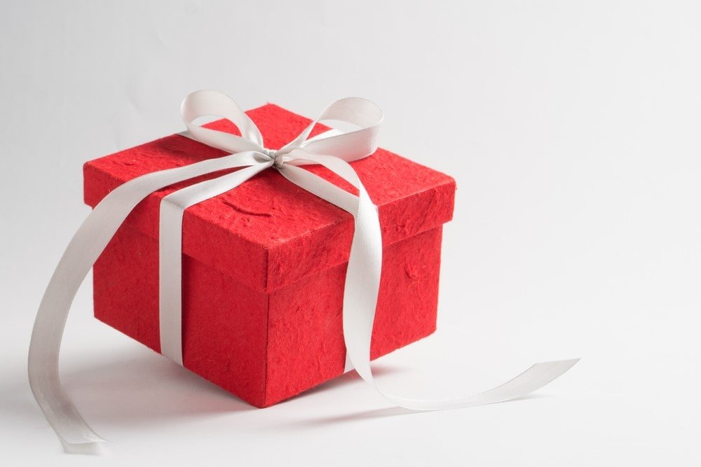 Top 3 Advantages of Using Custom Gift Boxes to Advertise your Brand