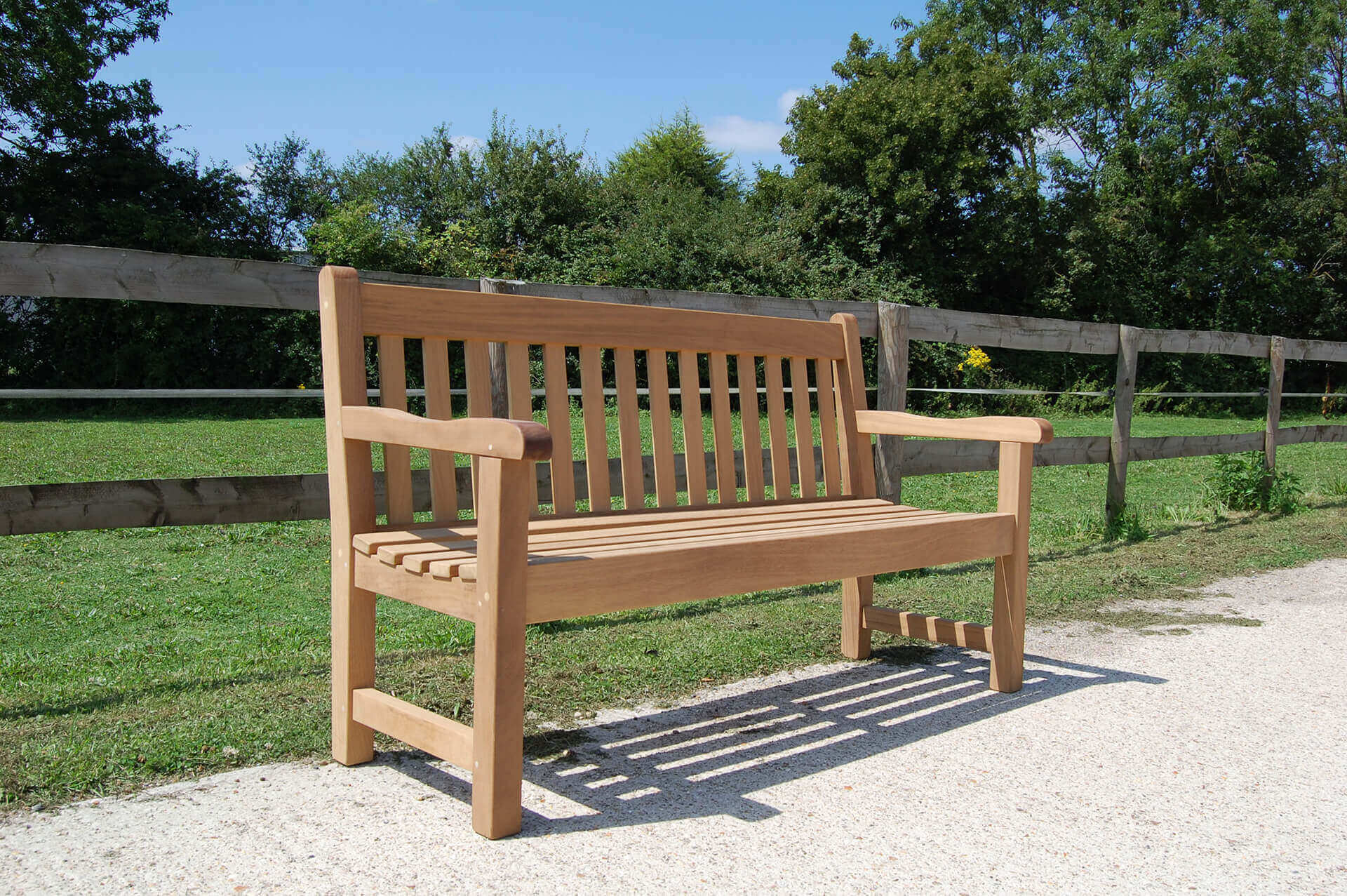 Top 5 tips for the renovation of a neglected garden bench