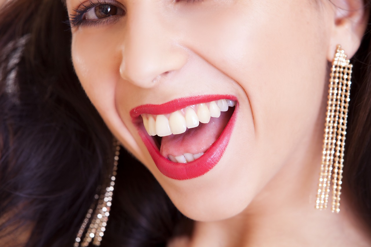 Poladay Teeth Whitening Gel, Whitening Stained and Discolored Teeth within a Few Minutes