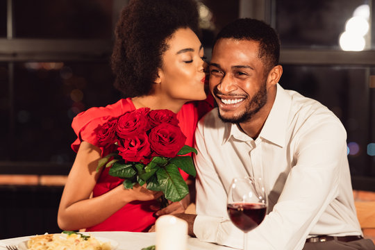 How to Make Woman from Black Chat Line Feel Safe on the First Date?