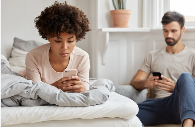 How to Hold Your Phone in Bed Comfortably?