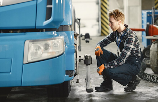 4 Signs When You Need Recreational Vehicle Repair 